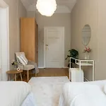 بيت شباب Living