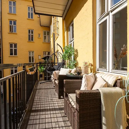 Folk- Living Hostel